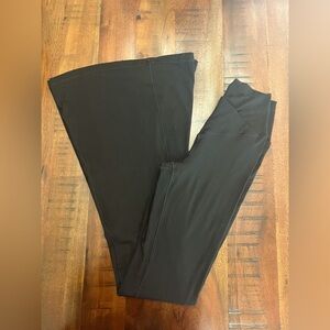 Offline by Aerie Super Flare Leggings – Women’s Size Small – Black